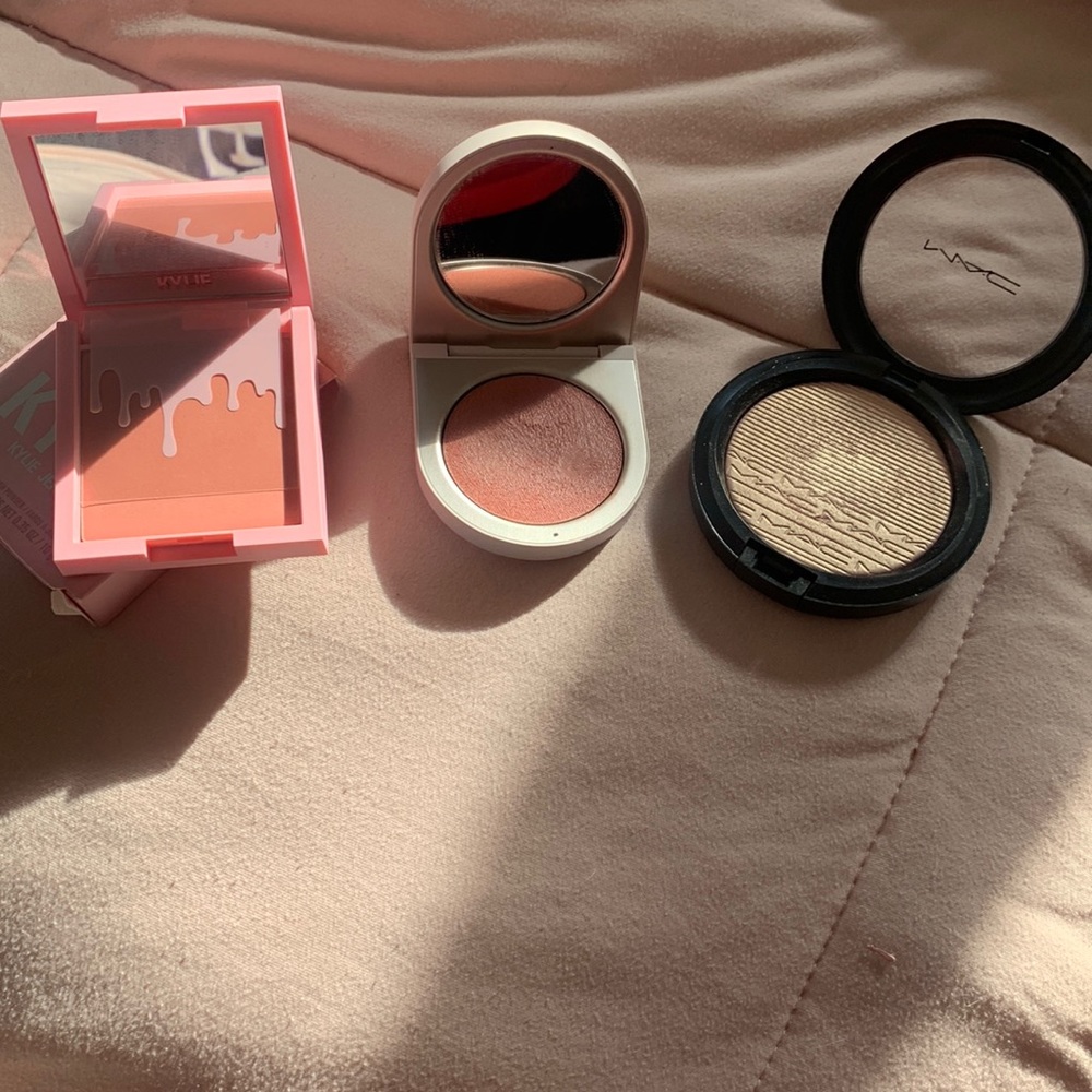 Blush highlighter Kylie Mac Rose